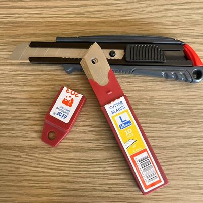kupować Precyzyjne i precyzyjne cięcie 18 mm ostrza do cięcia 0,5 mm grubość 18 mm szerokość produkcja online