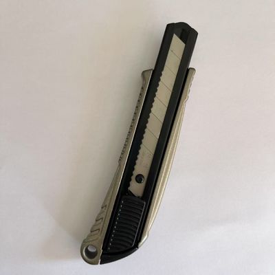 kupować Mechanizm blokujący noży do tapet 18mm L704 Narzędzie do gładkiego i bezpiecznego cięcia produkcja online
