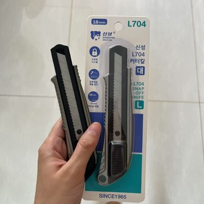 kupować Wygodny 18 mm noż użyteczny L704 z 100 mm długości ostrza i trwałego aluminiowego ostrza SK2 produkcja online
