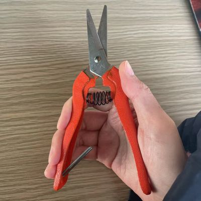 Wytrzymały ergonomiczny uchwyt nożyczek do obsługi siatki wędkarskiej