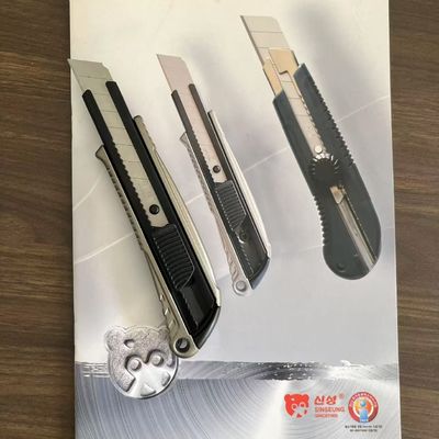 Czerwony uchwyt czarny ogon kompatybilność 18mm nóż uniwersalny do płyt gipsowo-kartonowych do standardowych ostrzy