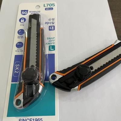 Uniwersalny nóż segmentowy 18 mm do standardowych ostrzy 18 mm