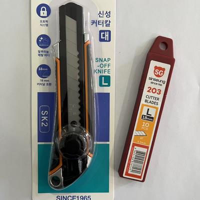 Nóż z ostrzem łamanym 18mm o ergonomicznym kształcie z czarno-pomarańczową rękojeścią